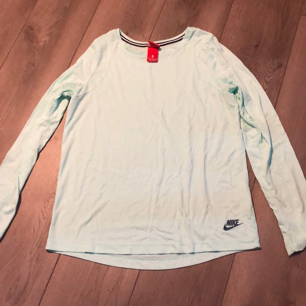 Nike running shirt women’s